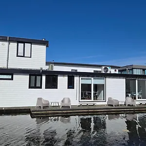 Houseboat The New - Nieuwe Bed & Breakfast